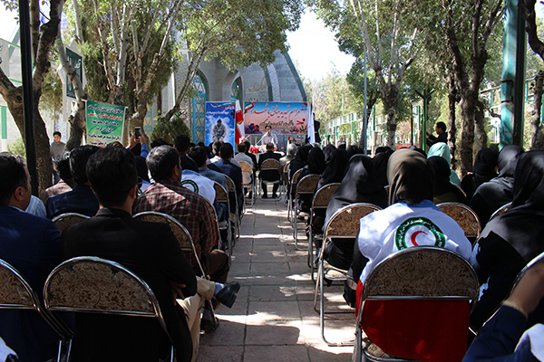 دانشگاهیان علمی کاربردی استان مرکزی با شهدا تجدید میثاق نمودند.