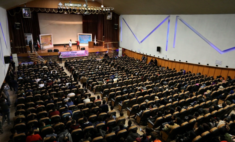 از مراکز و دانشجویان نمونه دانشگاه جامع علمی کاربردی استان مرکزی تجلیل به عمل آمد.