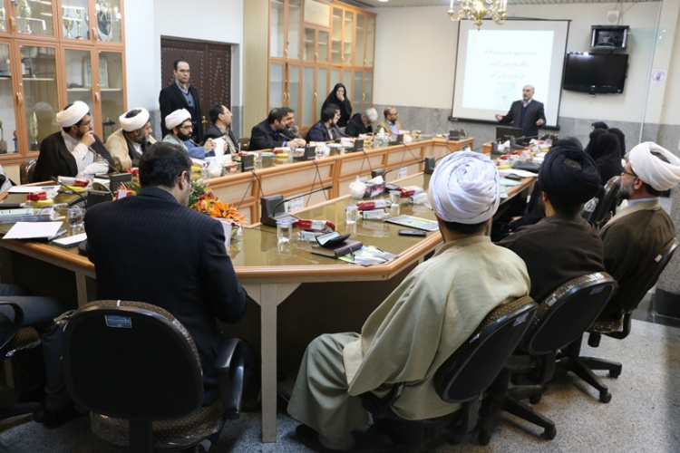کارگاه آموزشی آشنایی با نظام علمی کاربردی برگزار شد