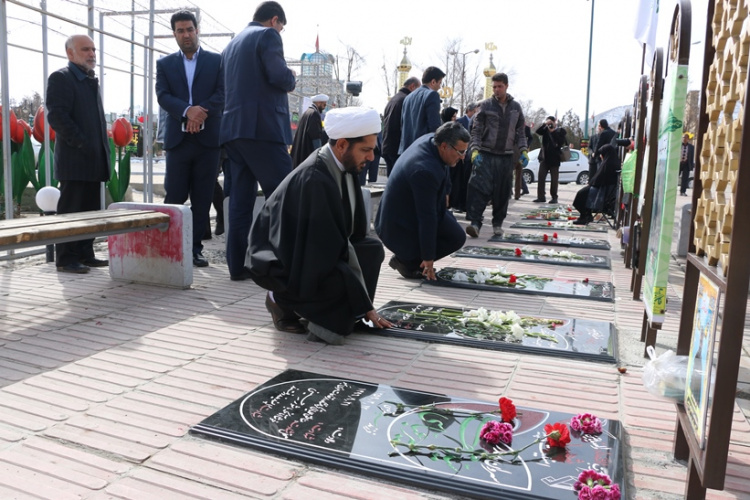 مراسم تجدید میثاق دانشگاهیان استان مرکزی با شهدا برگزار شد